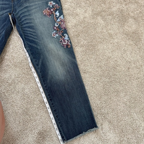 WHBM Straight Crop Jeans Size 10 Denim Floral Embroidered Cropped Raw Edge NWT - Picture 13 of 13